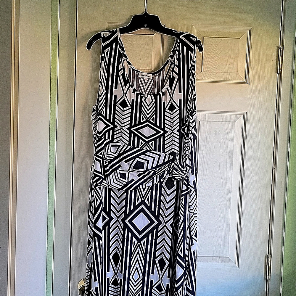 Calvin Klein black & white maxi dress size 22